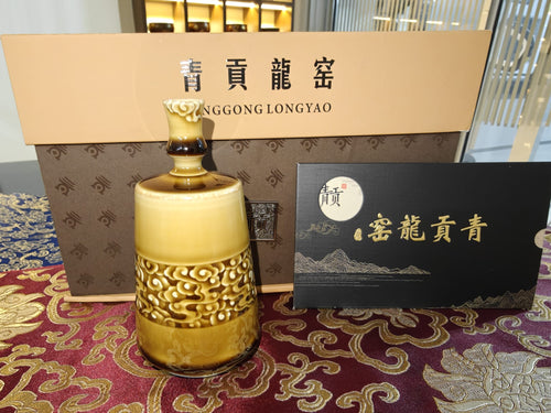 Amber gold cloud relief ceramic vase in 青贡龙窑 luxury gift box interior